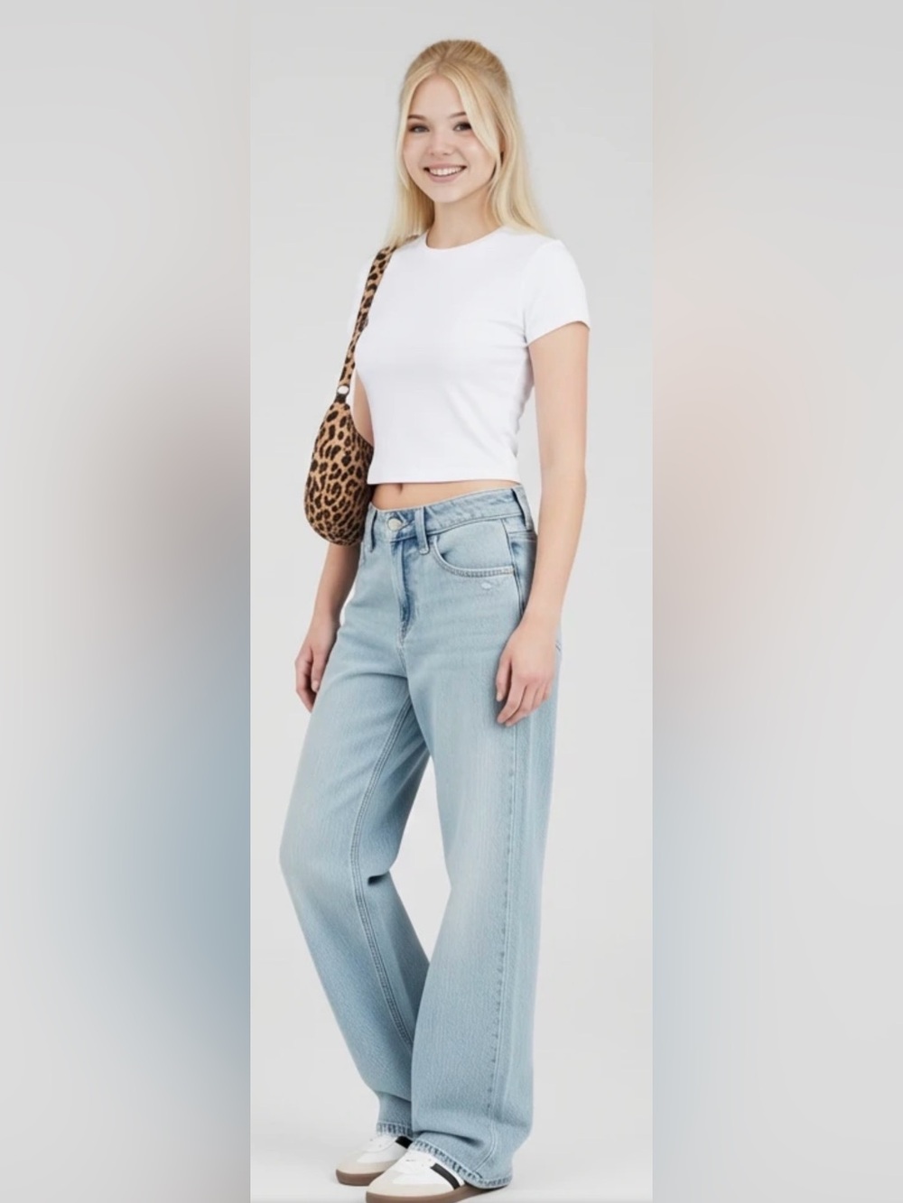 Hollister women’s size 23R Light Wash Distressed High-Rise Baggy Wide Leg Jeans